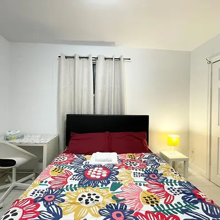 Toronto Room With Balcony - Midtown